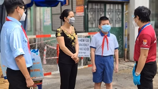 Đại học Quốc gia Hà Nội trao học bổng giá trị lớn cho nghiên cứu sinh và thực tập sinh sau tiến sĩ ảnh 3