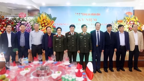 Ra mắt Văn phòng đại diện Báo CAND khu vực Bắc Trung Bộ ảnh 14