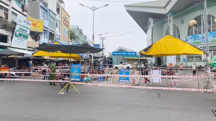 Nhiều nguy cơ phát sinh dịch bệnh từ những khu chợ dân sinh xuống cấp -0
