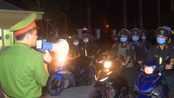 Gần 700 Cảnh sát cơ động&nbsp; "chống dịch như chống giặc" ảnh 3