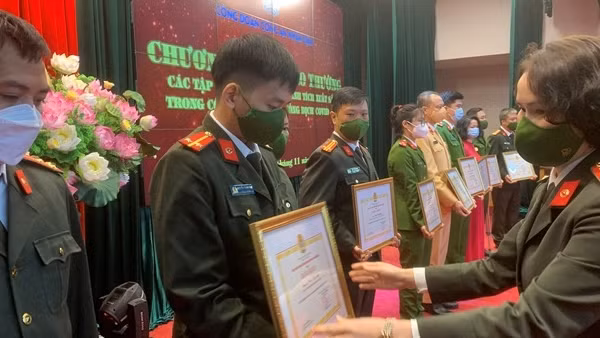 Công đoàn CAND góp phần gắn kết các đoàn viên, người lao động với cơ quan, đơn vị ảnh 5
