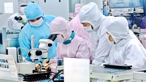 Dịch bệnh dần được kiểm soát, kinh tế có nhiều điểm sáng và khởi sắc ảnh 2