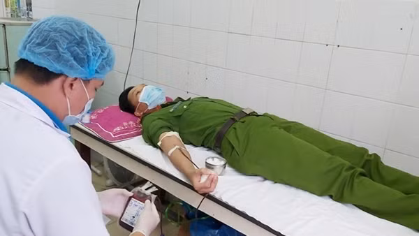 Hàng trăm CBCS Công an Đà Nẵng hiến máu nhân đạo ảnh 3