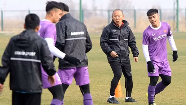 Tặng bằng khen cho cầu thủ giúp U23 Việt Nam vào vòng chung kết U23 châu Á 2022 ảnh 3