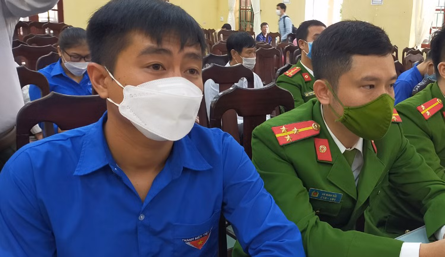 Gặp lại cháu bé thoát chết từ miệng hà bá -0