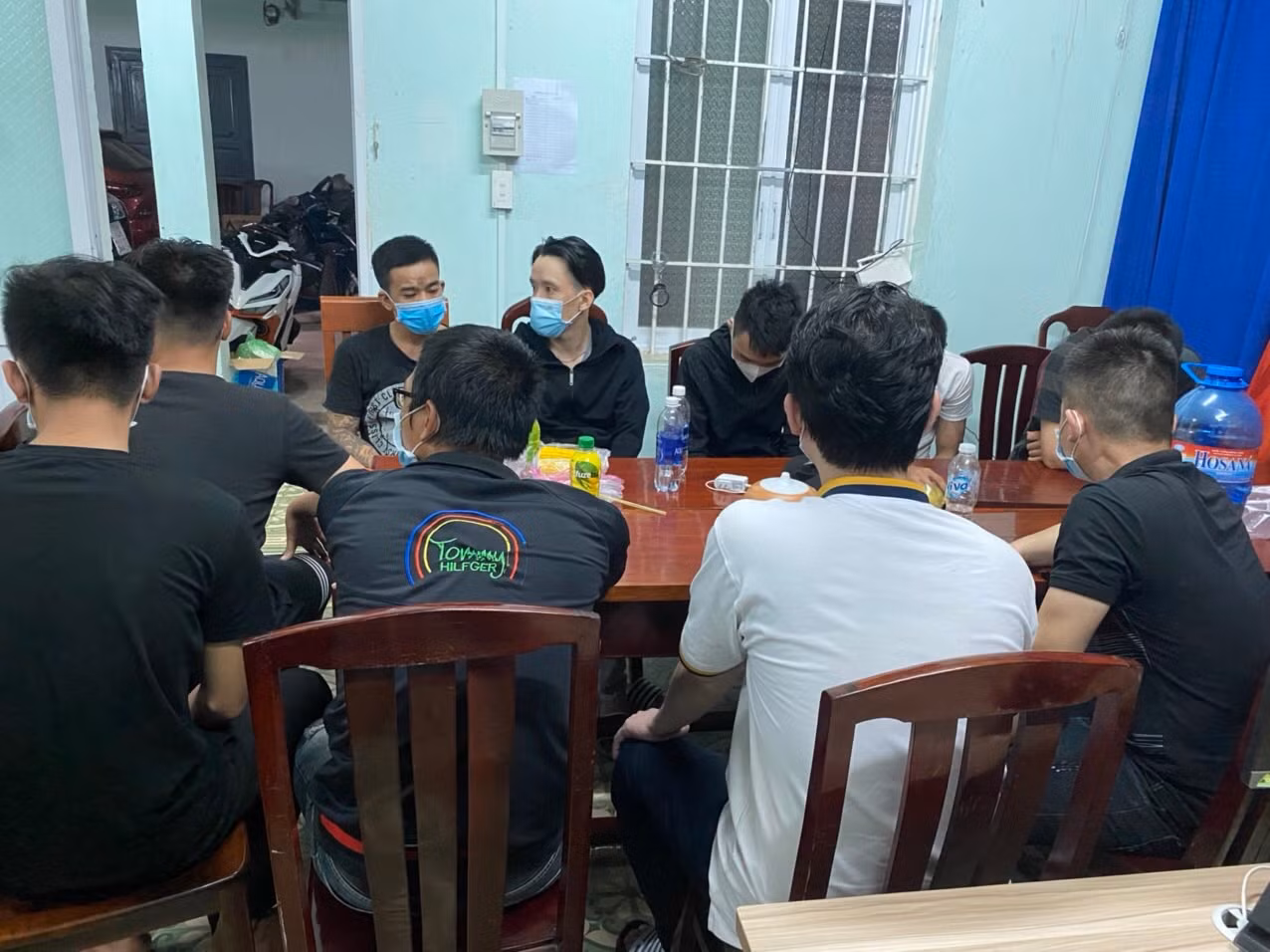 Bắt khẩn cấp nhóm đối tượng dùng hung khí hỗn chiến, gây rối trật tự công cộng -0