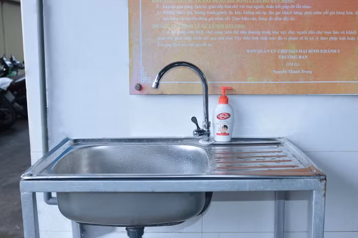 Nhiều nguy cơ phát sinh dịch bệnh từ những khu chợ dân sinh xuống cấp -1