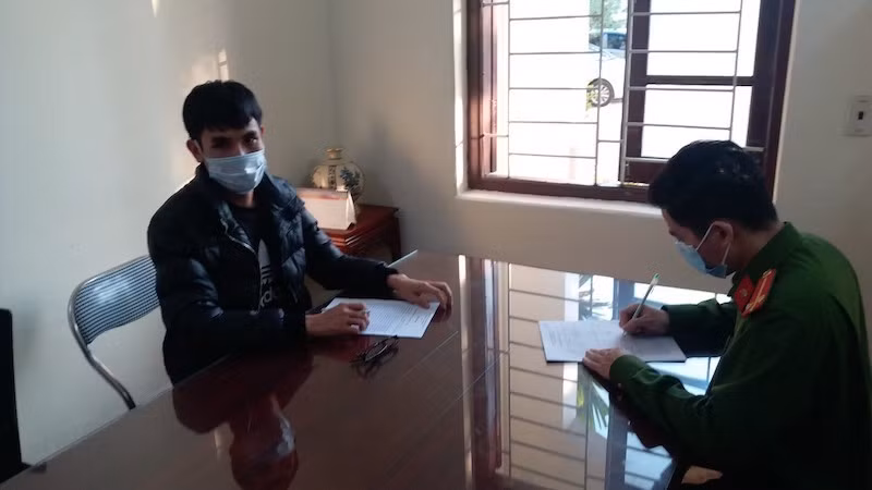 Thua cá độ bóng đá, đối tượng thuê xe rồi bỏ trốn -0
