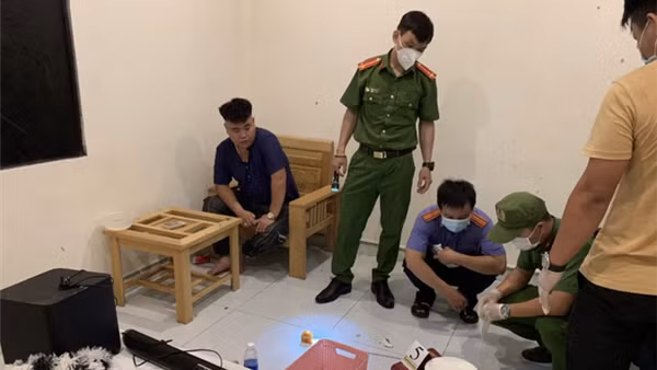 Mới ra tù đã "ôm" ma túy đi bán ảnh 3