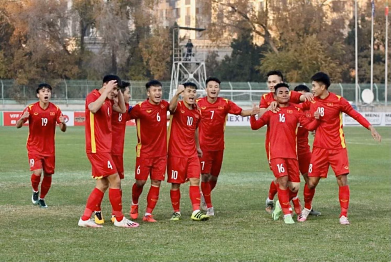 Tặng bằng khen cho cầu thủ giúp U23 Việt Nam vào vòng chung kết U23 châu Á 2022 -0