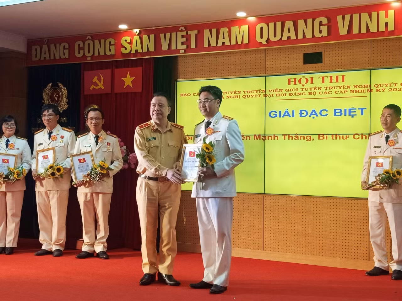 Xây dựng hình ảnh đẹp lực lượng Cảnh sát giao thông -0