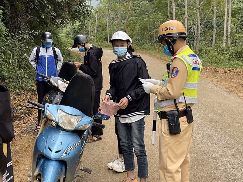 Tăng cường xử lý các “ma men” vùng cao -0
