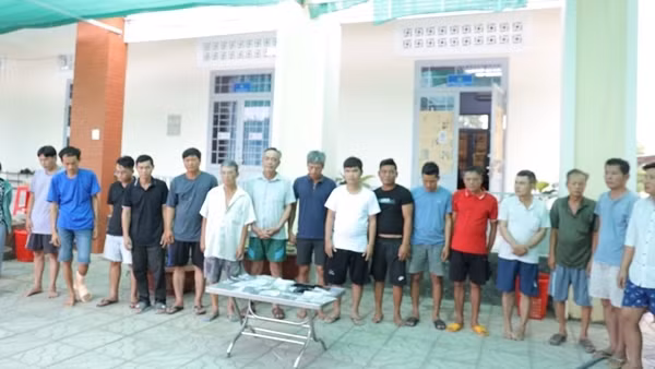 Phá trường gà qua mạng, đặt cược trực tiếp từ Campuchia, tạm giữ 11 đối tượng