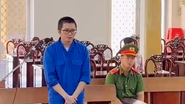 Nhân viên ngân hàng lừa đảo lấy tiền đánh bạc, lĩnh án 15 năm tù