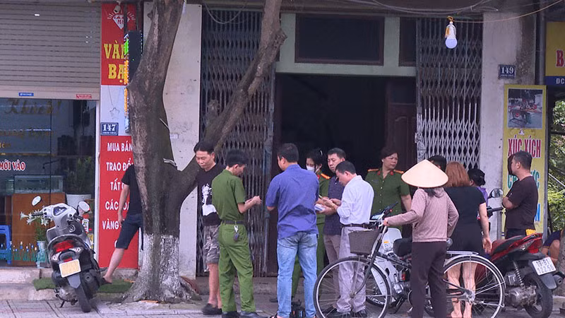 Nhanh chóng khống chế, bắt giữ đối tượng cướp tiệm vàng Mai Hân -1