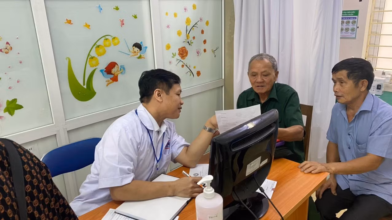 1.000 người nghèo Điện Biên được khám và cấp thuốc miễn phí -0