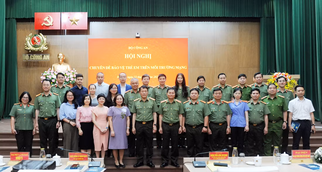 Tăng cường các mặt công tác bảo vệ trẻ em trên môi trường mạng -0