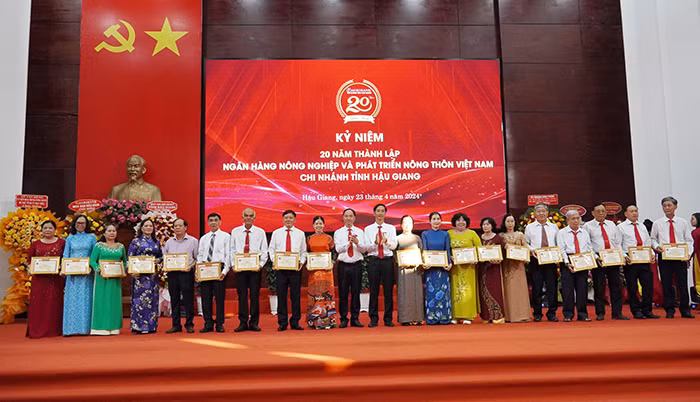 Kỷ niệm 20 năm thành lập Agribank Chi nhánh tỉnh Hậu Giang -2