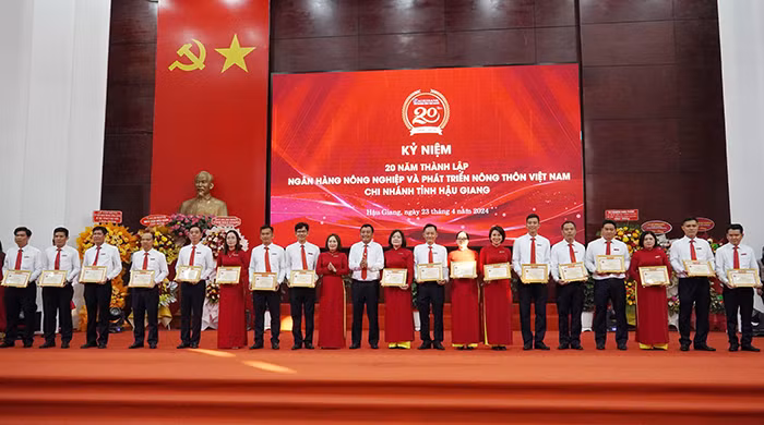 Kỷ niệm 20 năm thành lập Agribank Chi nhánh tỉnh Hậu Giang -0