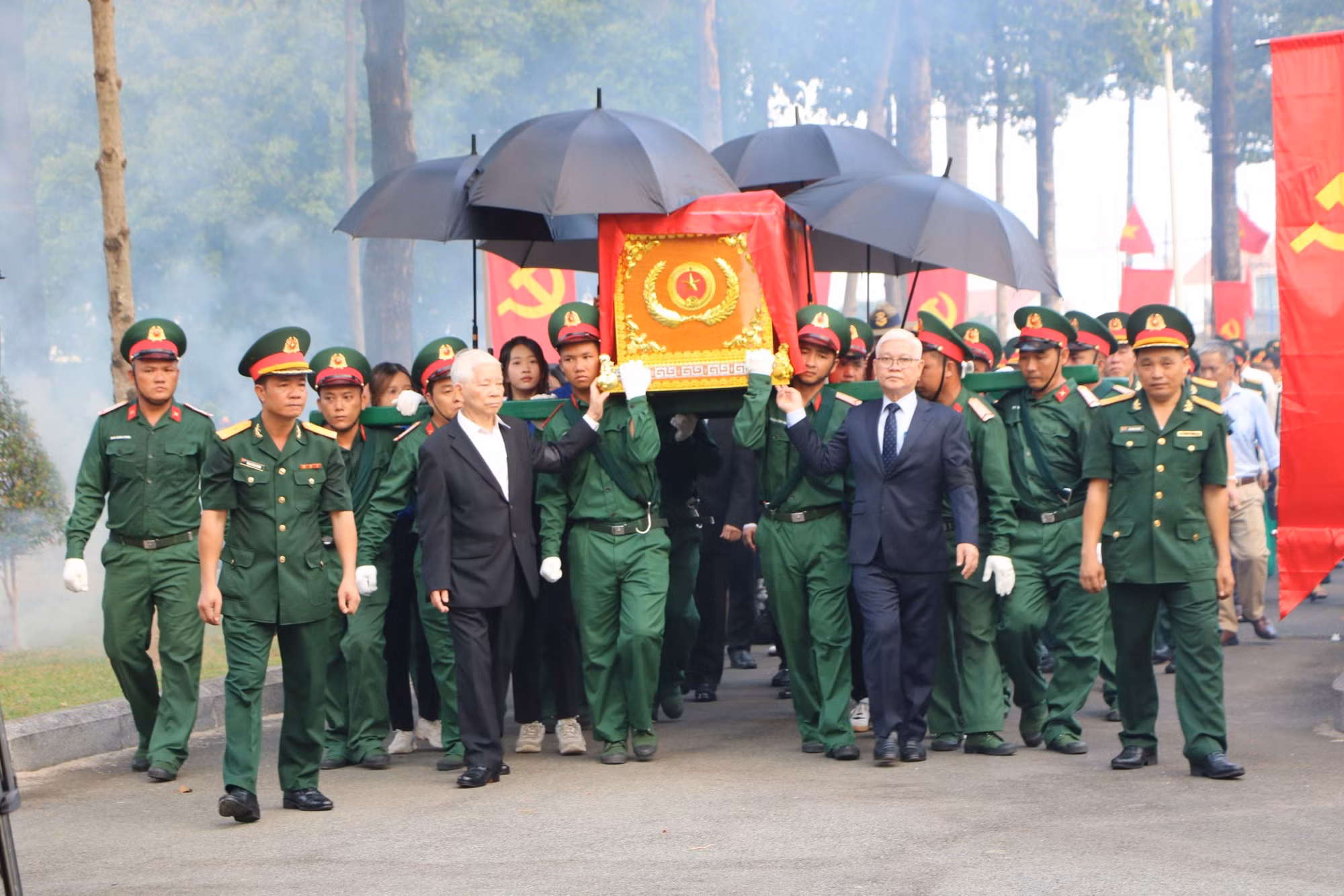 Truy điệu hàng chục liệt sĩ Sư đoàn 7 anh dũng hy sinh tại Bàu Hang -0