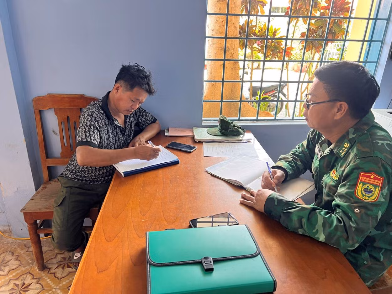 Tiềm ẩn rủi ro từ việc cải hoán tàu cá thành phương tiện “du lịch chui” chở du khách xung quanh bán đảo Sơn Trà -0
