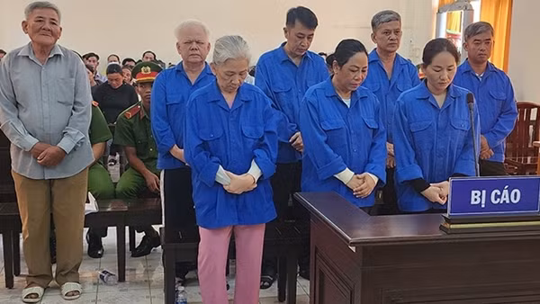 Tuyên án vụ bác sĩ Trung tâm y tế huyện "bắt tay" làm giả giấy khám sức khỏe