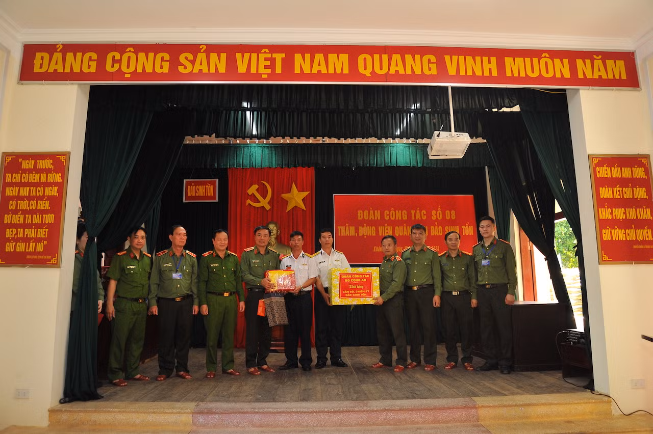 Mang đến Sinh Tồn, Cô Lin nghĩa tình của các cán bộ Công an -1
