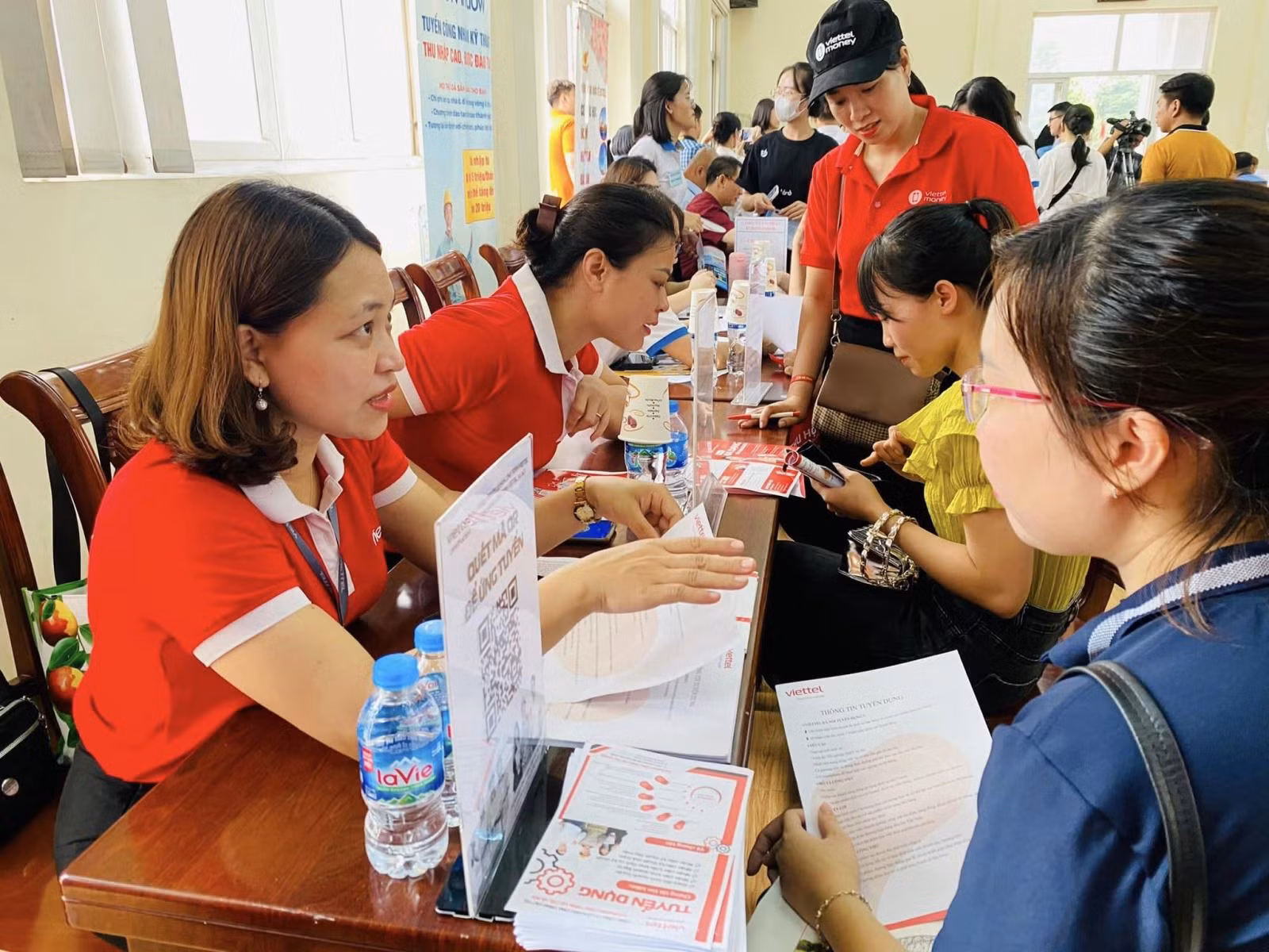Hơn 1.800 chỉ tiêu tuyển dụng, tuyển sinh tại phiên giao dịch việc làm huyện Mê Linh -0