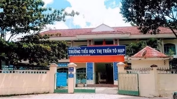 Nguyên nhân khiến hàng chục học sinh huyện Khánh Sơn ngộ độc