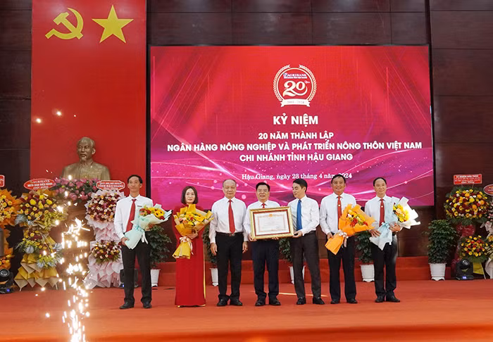 Kỷ niệm 20 năm thành lập Agribank Chi nhánh tỉnh Hậu Giang -2