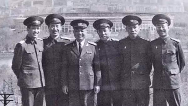 Tay súng, tay kèn trên chiến hào Điện Biên Phủ