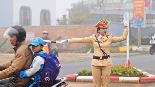 Những nữ Cảnh sát giao thông làm đẹp thêm thành phố “ngàn hoa”