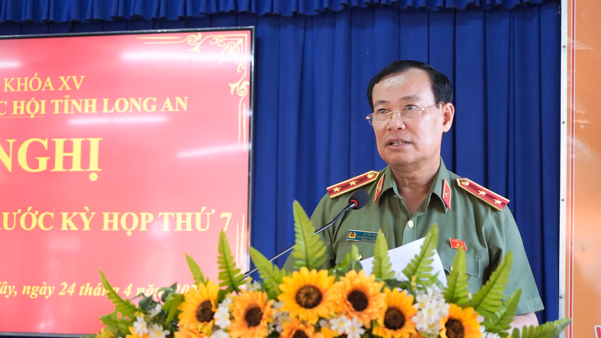 Đồng chí Lê Tấn Tới cùng đoànĐBQH tỉnh Long An tiếp xúc cử tri huyện Đức Huệ -0