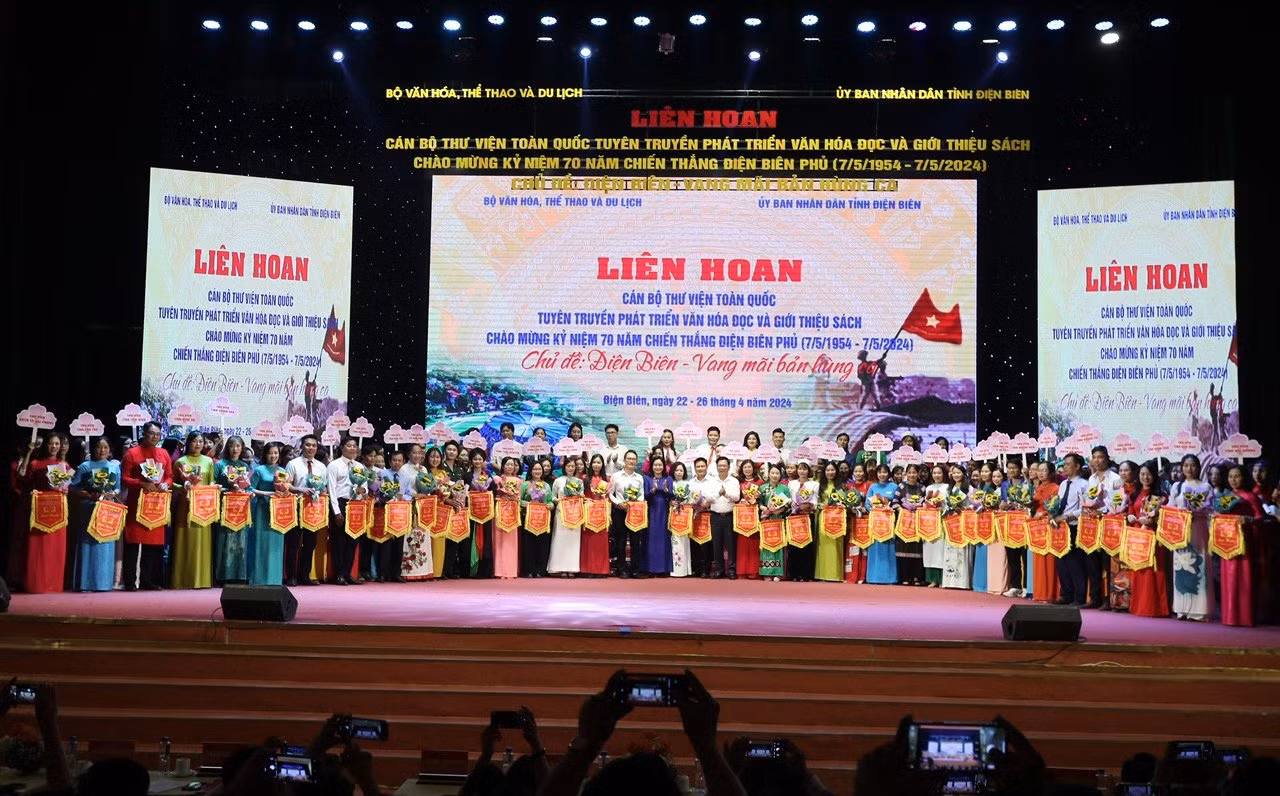 Tưng bừng liên hoan “Điện Biên – Vang mãi bản hùng ca” -0