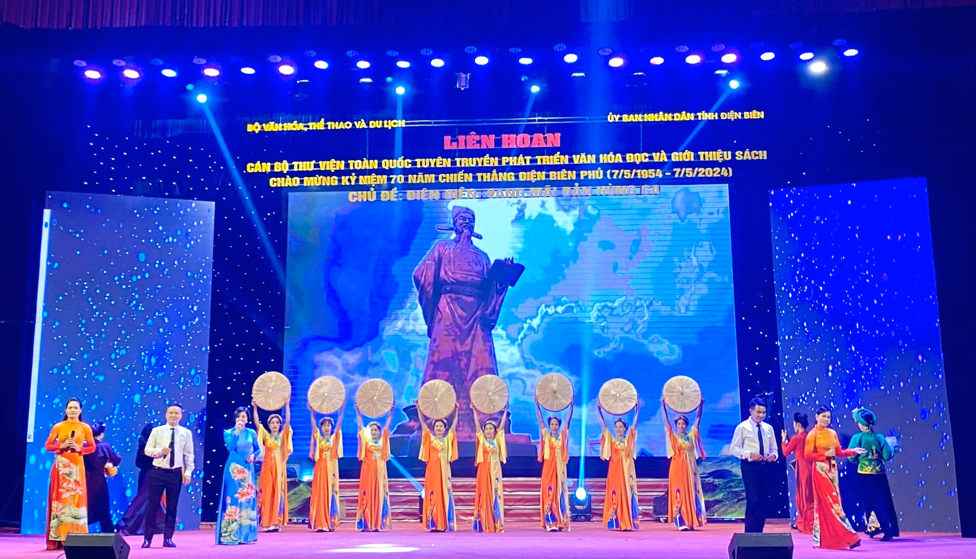 Tưng bừng liên hoan “Điện Biên – Vang mãi bản hùng ca” -0