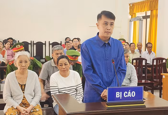 Tiếp tay làm khống giấy khám sức khỏe, bác sỹ và bảo vệ Trung tâm y tế lãnh án tù -0