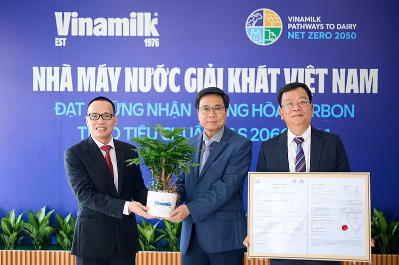 Vinamilk công bố thêm 1 nhà máy đạt trung hòa carbon -0