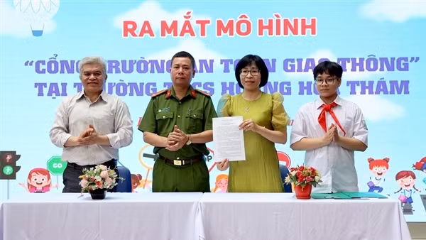Quận Ba Đình ra mắt mô hình “Cổng trường an toàn giao thông”
