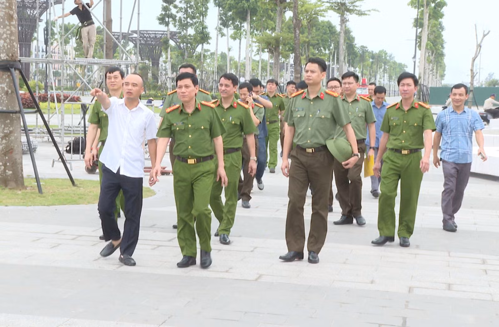 Hơn 1.150 Công an bảo đảm ANTT khai mạc du lịch biển Sầm Sơn -0