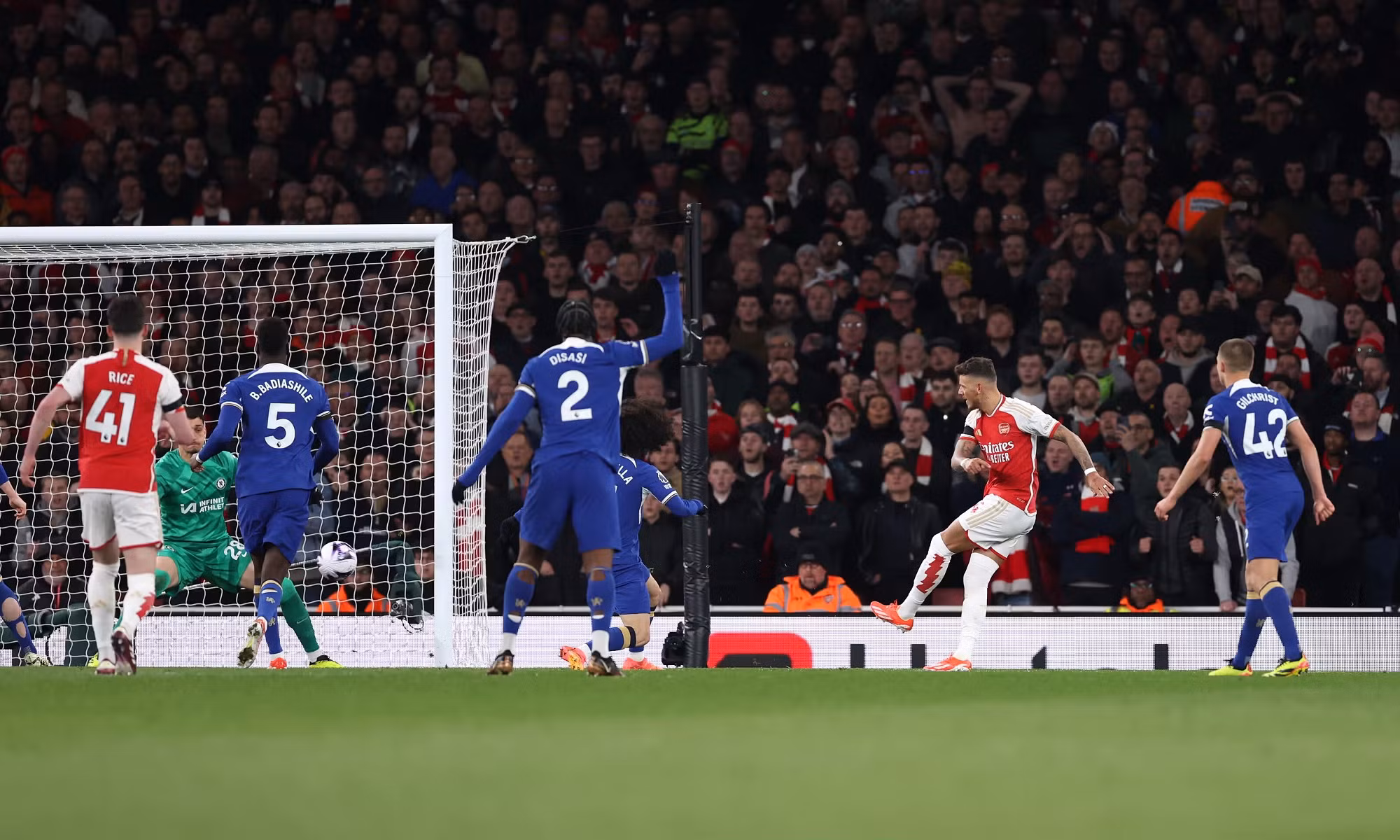 Thắng đậm Chelsea, Arsenal củng cố ngôi đầu giải ngoại hạng Anh -0