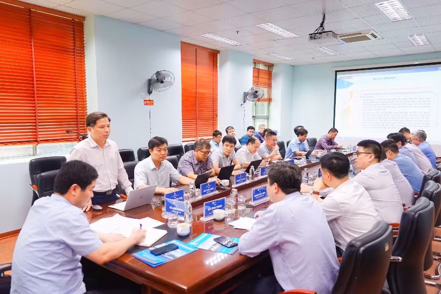 Kiểm tra tình hình sản xuất điện tại Nhiệt điện Quảng Ninh -0