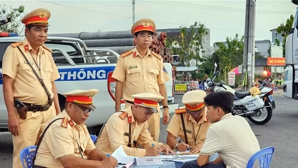 Tăng cường bảo đảm trật tự ATGT tại trung tâm miền Tây