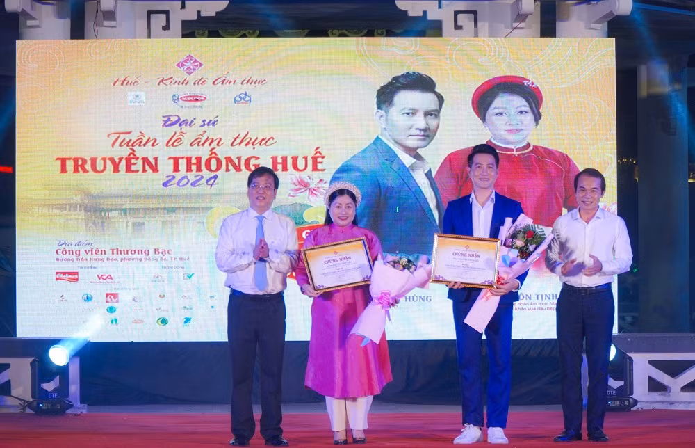 Tuần lễ ẩm thực ba miền hội tụ bên dòng Hương -0