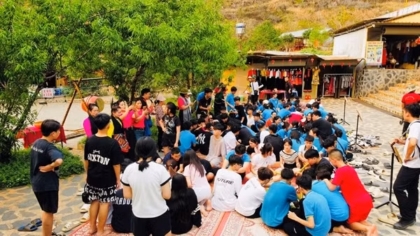 Hàng vạn du khách đổ về cao nguyên Mộc Châu tránh nóng
