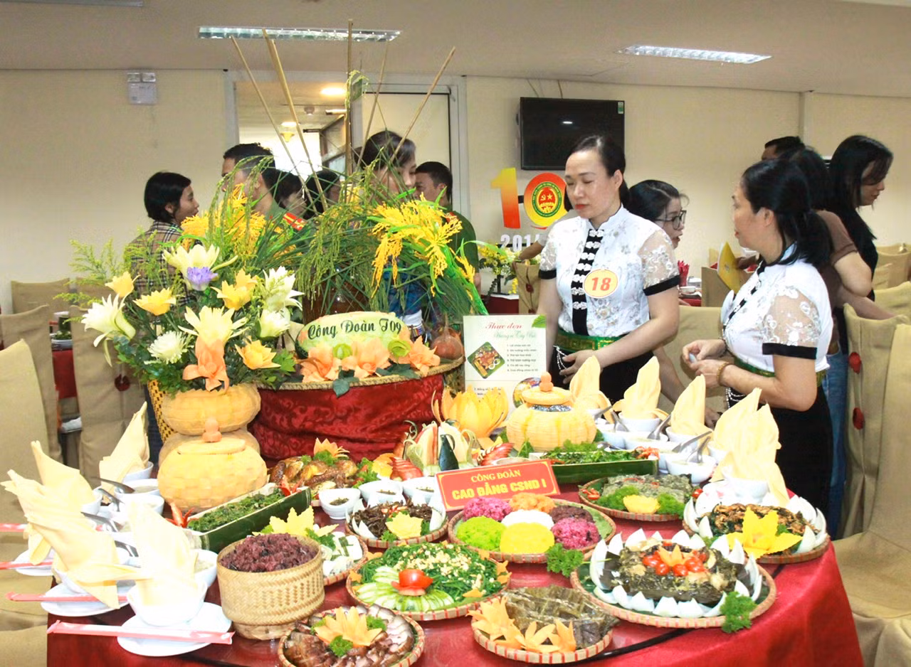 Những món đậm chất ẩm thực núi rừng Tây Bắc của Trường Cao đẳng CSND I góp phần giúp đội thi đoạt giải Nhất.