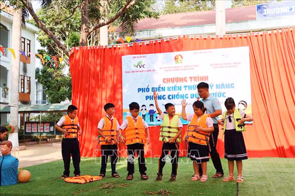 vna_potal_dak_lak_chung_tay_phong_chong_tai_nan_duoi_nuoc_o_tre_em_stand.jpg -0