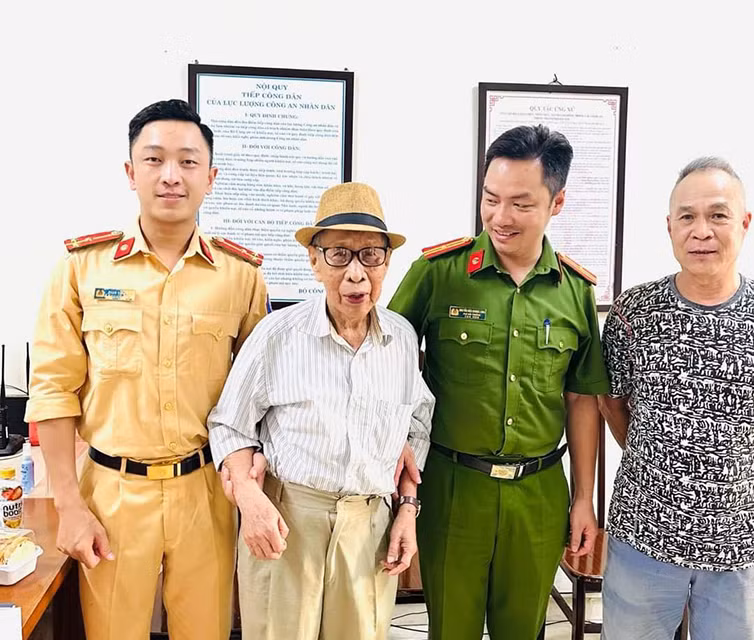 Công an Tây Hồ mỗi ngày làm một việc tốt, vì nhân dân phục vụ -0
