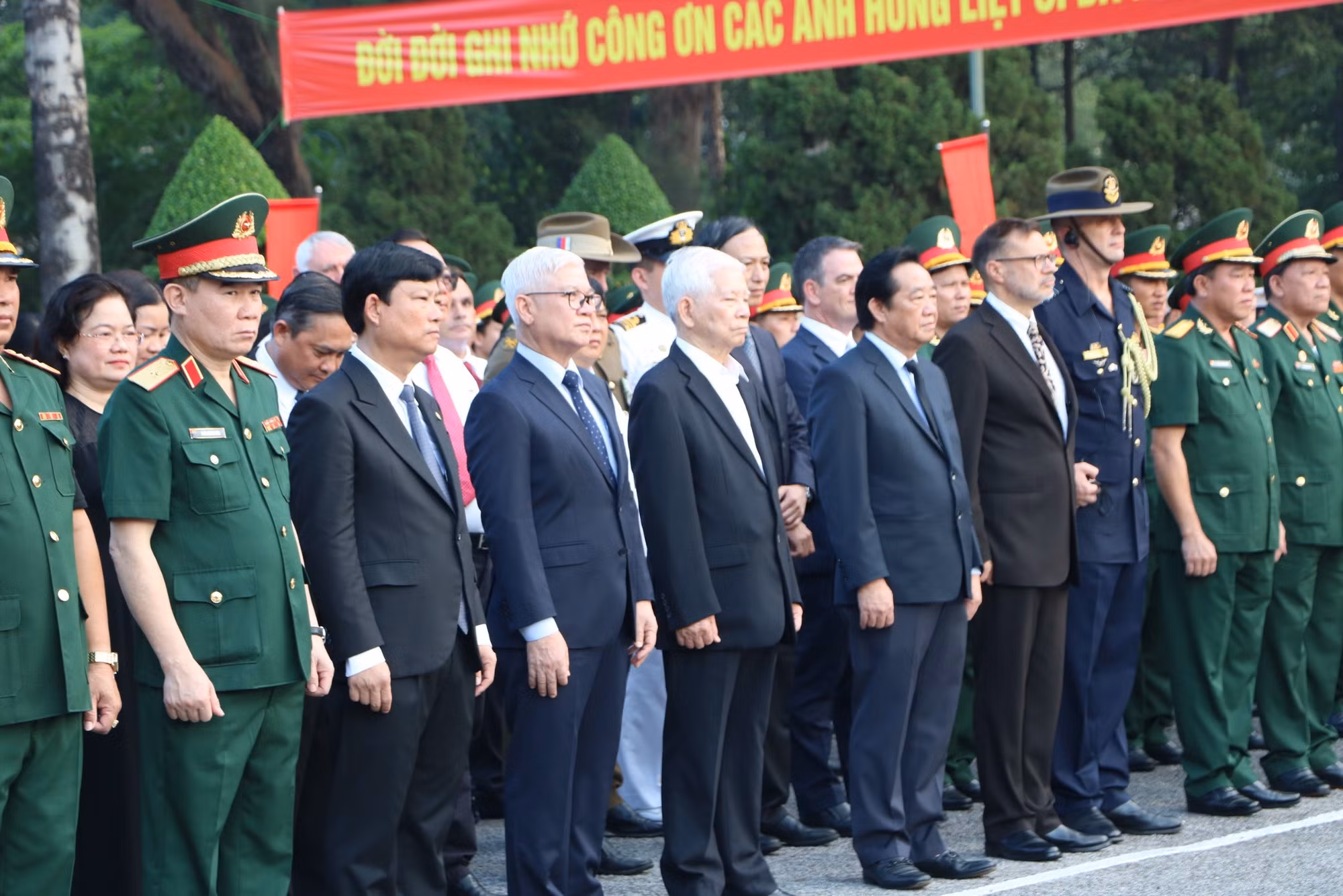 Truy điệu hàng chục liệt sĩ Sư đoàn 7 anh dũng hy sinh tại Bàu Hang -0