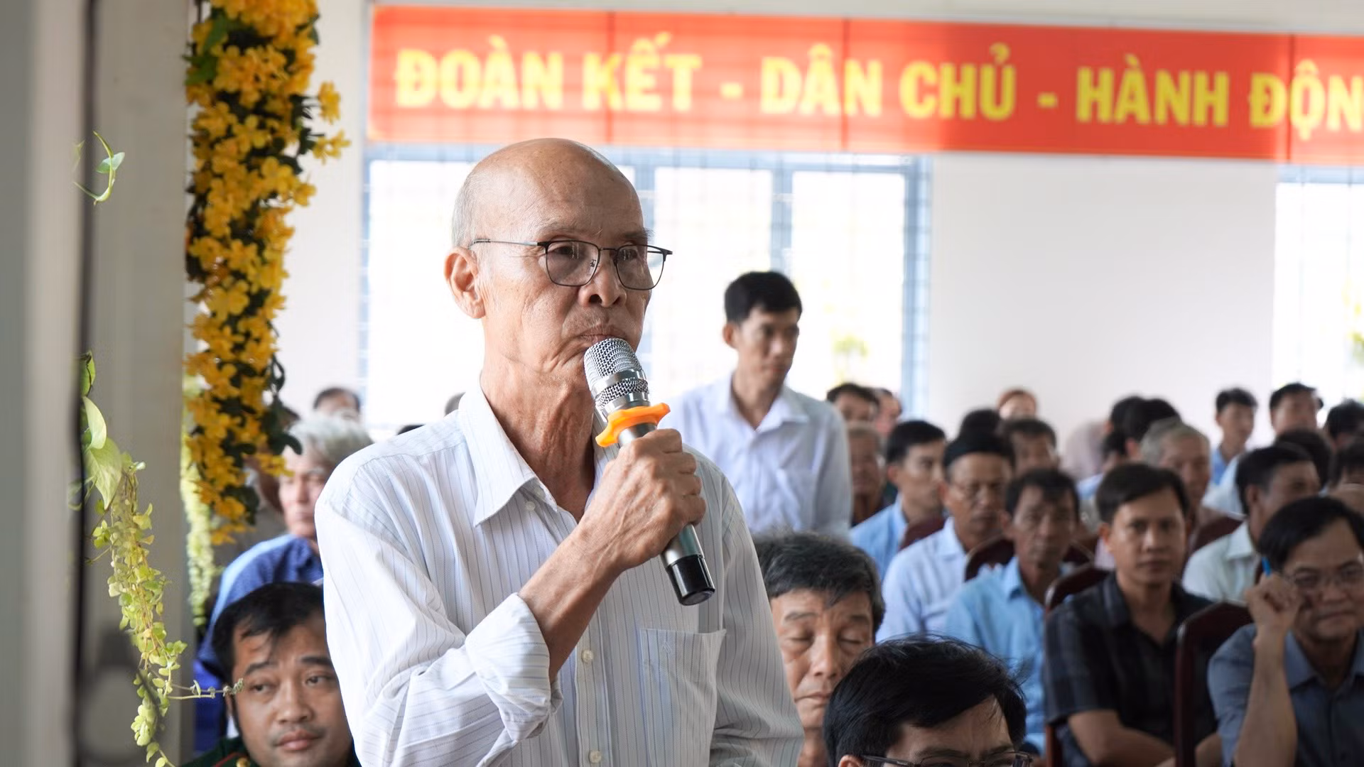 Đồng chí Lê Tấn Tới cùng đoànĐBQH tỉnh Long An tiếp xúc cử tri huyện Đức Huệ -0
