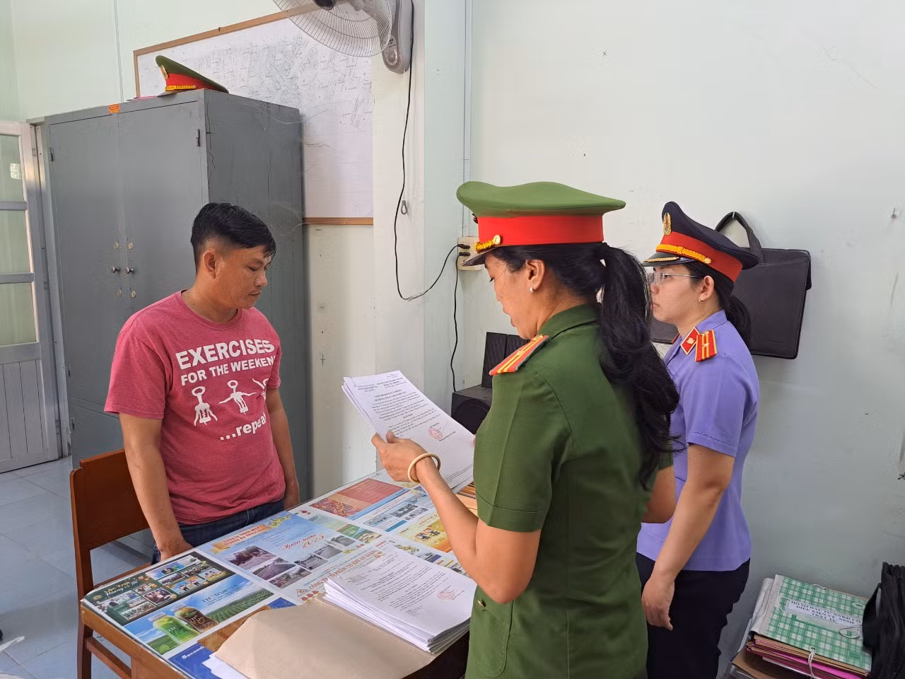 Bắt tạm giam người điều khiển tàu chở khách du lịch gây tai nạn trên sông Tiền -0